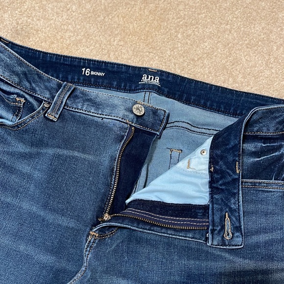 Skinny Jeans 👖 - Picture 2 of 6